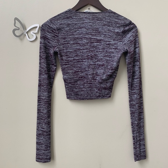 ๐ ARITZIA DEEP V CROP TOP - Picture 3 of 6